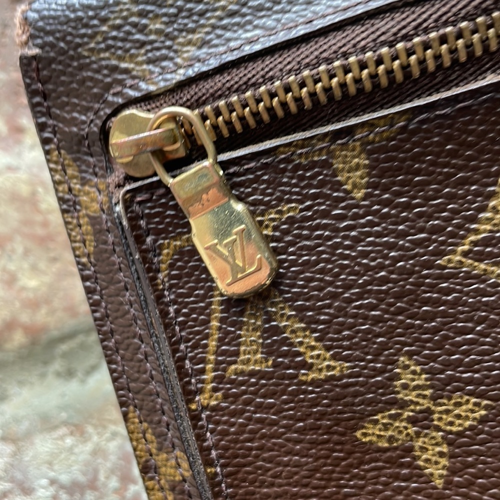 Louis Vuitton Clasp Wallet - Picture 3 of 14